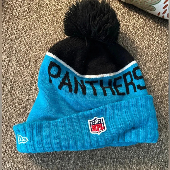 New Era NFL Carolina Panthers NFL stocking cap Pom Pom beanie - Picture 2 of 3